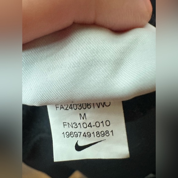 Nike Men's Black Hoodie with Vibrant Logo Size Medium - Picture 5 of 5